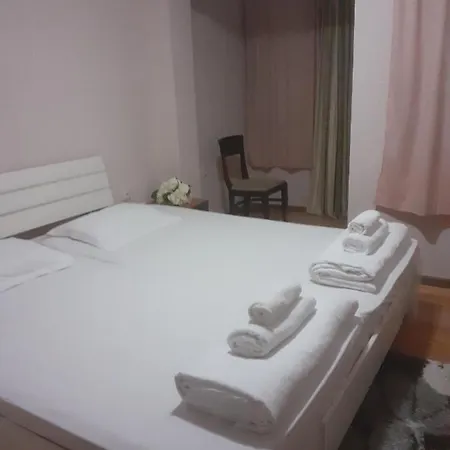 호텔 семеен хайдутите 산단스키